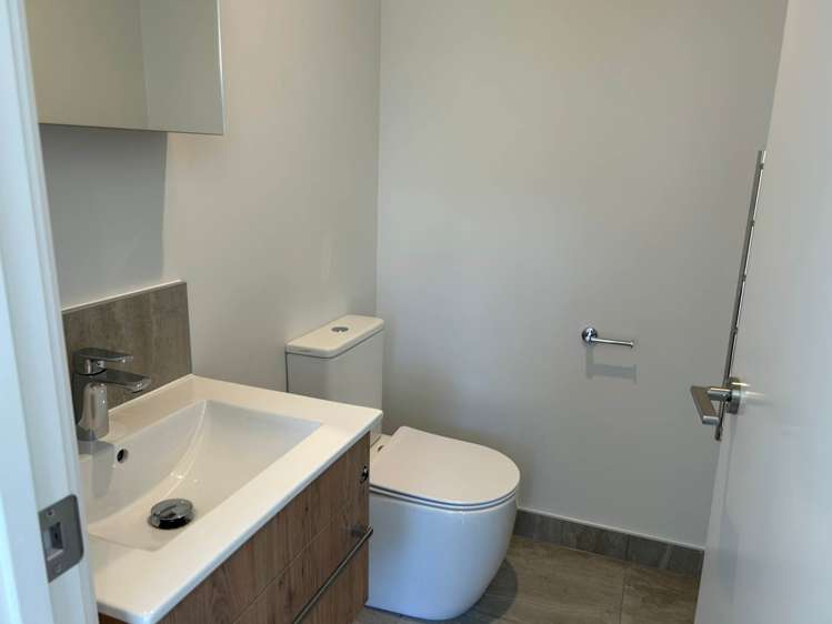 1/12 Treasure Lane Te Atatu South_8