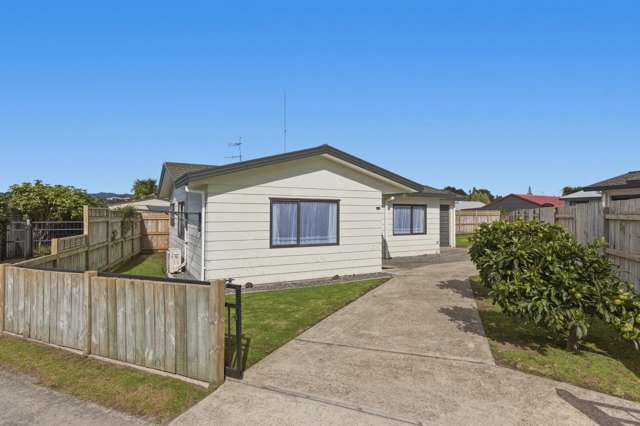 Fully Fenced 3 Bedroom Family Home