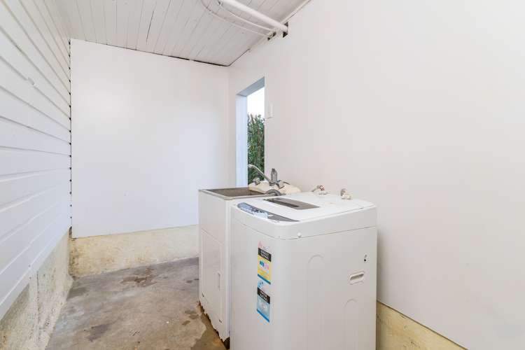 8 Robinson Street Lookout Point_14