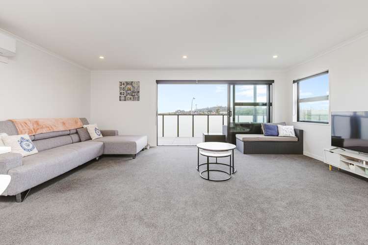 304/26 Shortfin Place Flat Bush_1