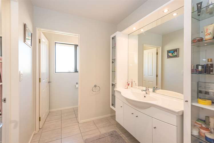 15 Henry Wigram Drive Wigram_17