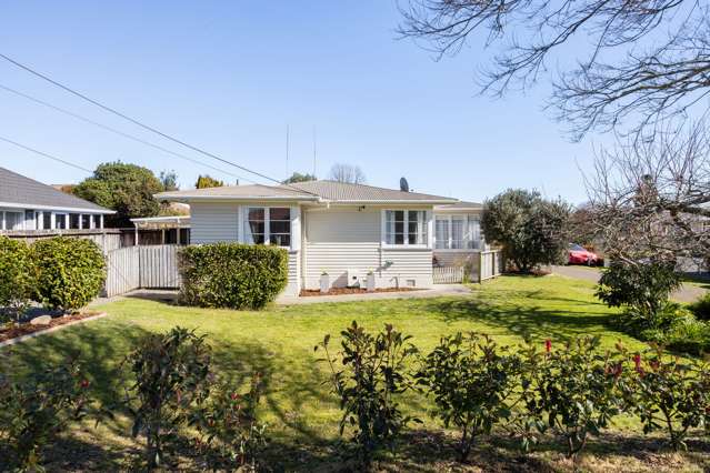 Tidy 2 Bedroom Home - Walk to Cambridge CBD