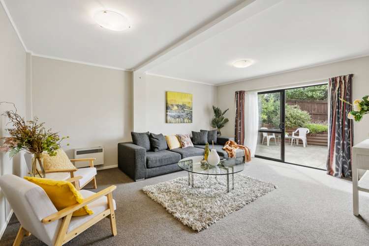 8 Coubray Place Botany Downs_11