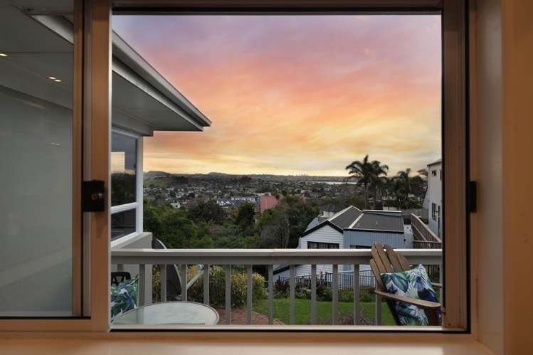 10 Etherege Place Mellons Bay_13