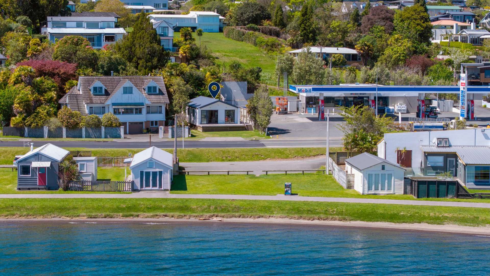 1/202 Lake Terrace Waipahihi_0