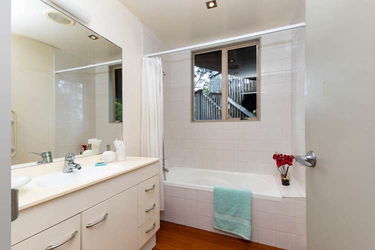 73 Kauri Point Road Laingholm_13