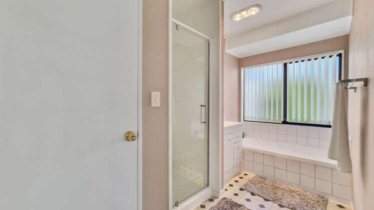 14 Elmslie Place Owhata_11