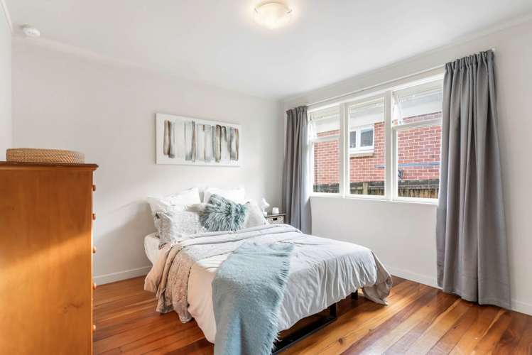 37 Sherwood Avenue Te Atatu South_16