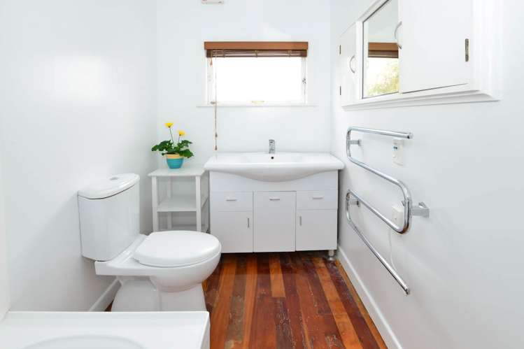 20a Moffat Road Red Beach_11