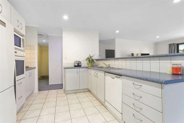 2/44 Claude Road Hillpark_4