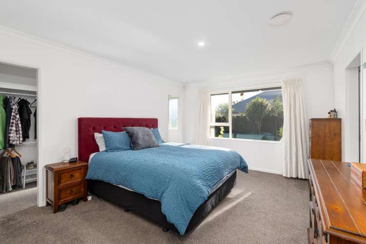 56 Travis Country Drive Burwood_11