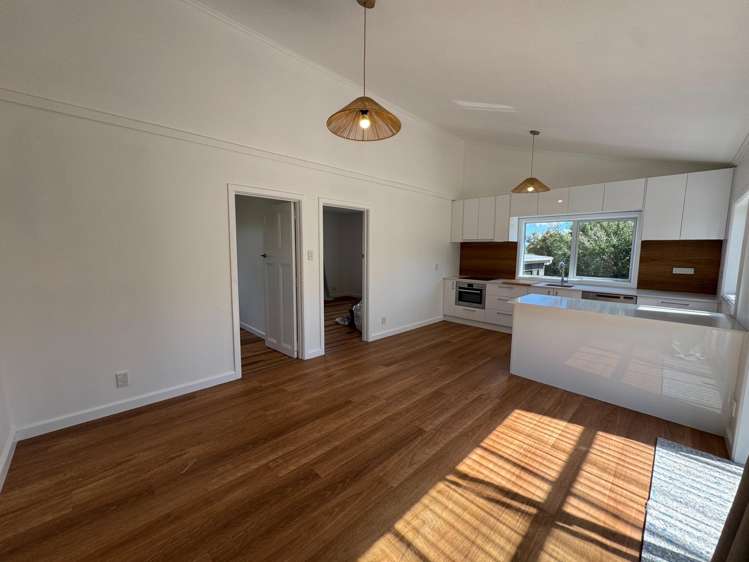 8 Wellington Road Surfdale_1