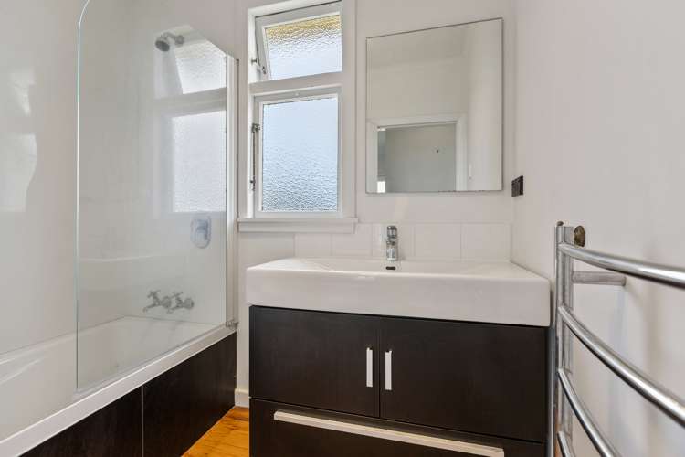 130 Seaview Road Westown_14