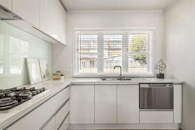 2/134 Onewa Road Northcote_3