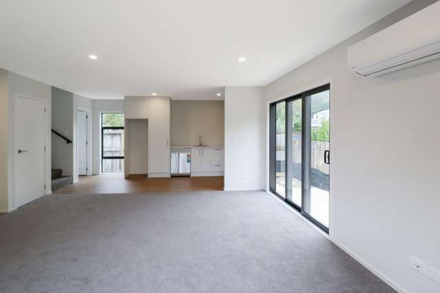 C/137 Whites Line East 1369_2