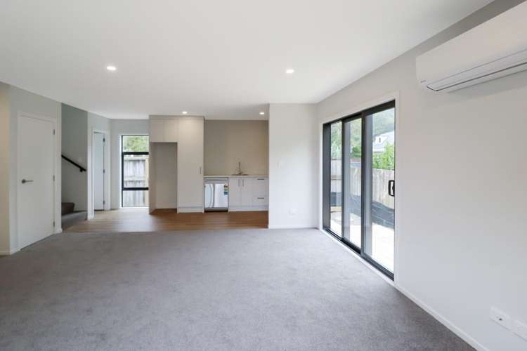 C/137 Whites Line East 1369_2