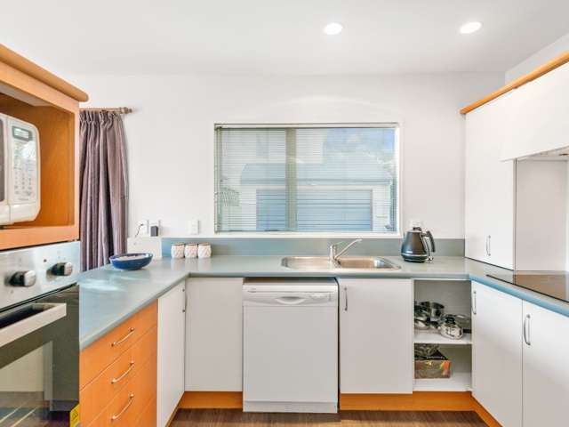 2/19 Longley Place Addington_3