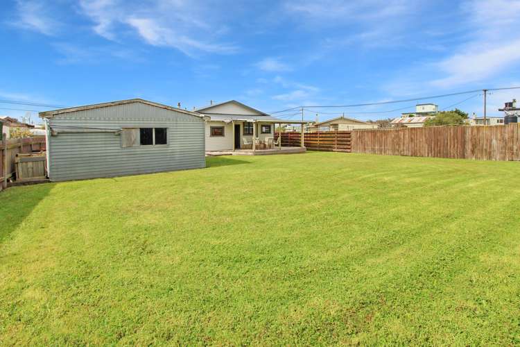 2 Huia Street Foxton Beach_21