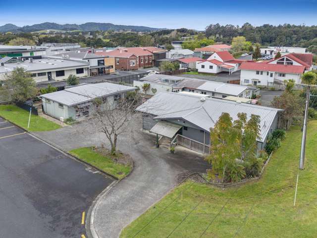 Freehold corner site with long term lease
