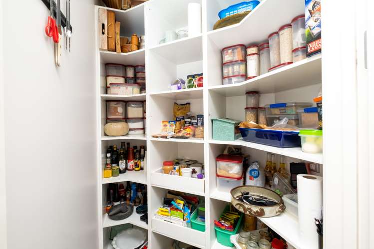 39 Heynes Place Clive_9