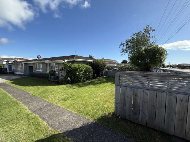 Sunny, Secure, Low-Maintenance Rental in Popular Matua