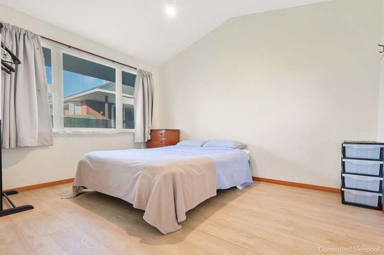 34 Bentley Street Russley_13