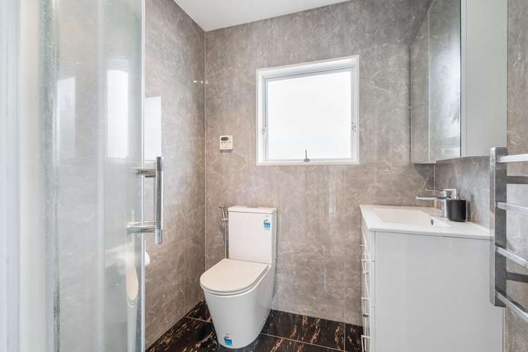 2/8 Freeland Avenue Mount Roskill_5