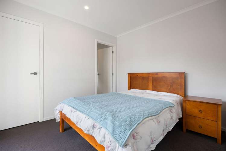 68 Sylvester Crescent 2743_13