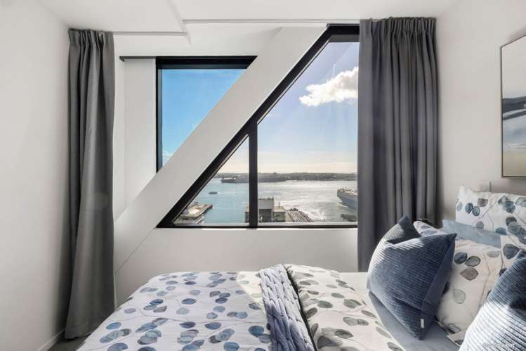 2202/10 Commerce Street City Centre_10