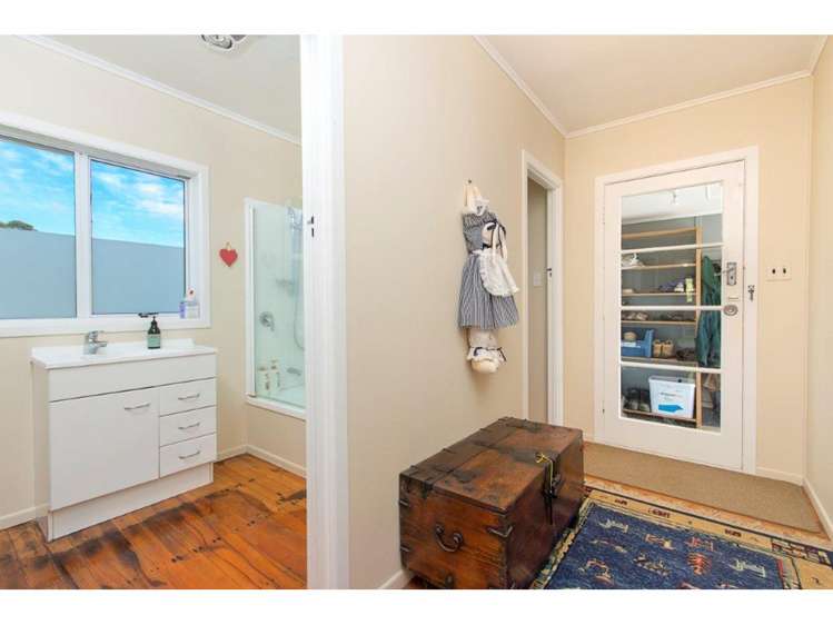 42 Cemetery Road Pollok_6