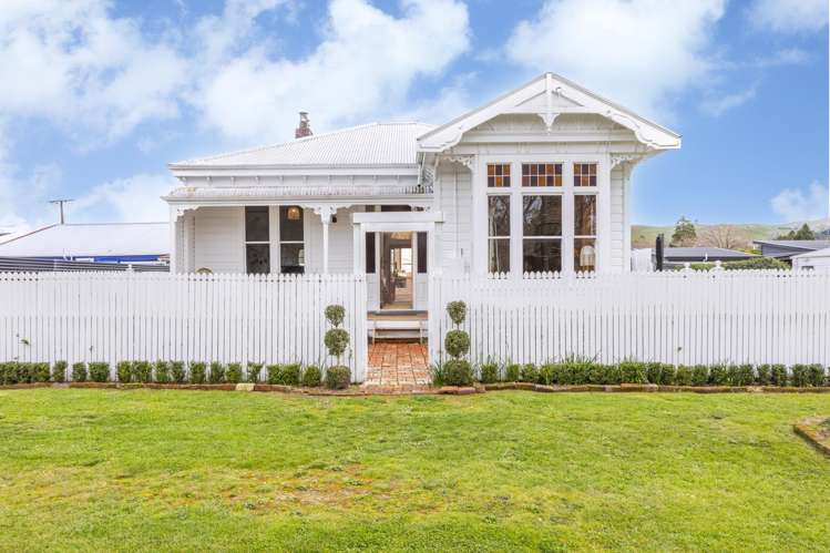 1 Russell Street Otane_23