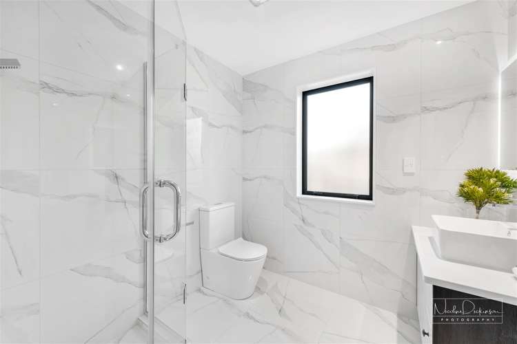 16 Aklander Rise Flat Bush_17