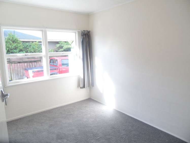 2/11 Cornwall Place Stoke_5