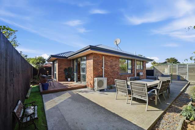 Cosy 2-Bedroom Unit in sought after location!