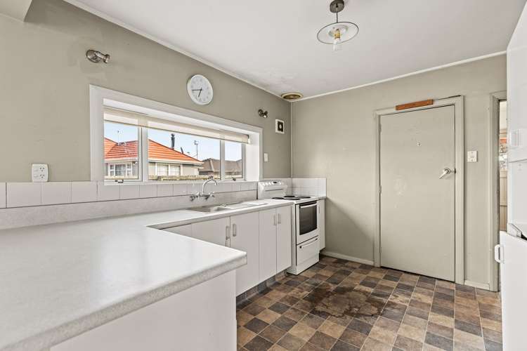 303 Wainoni Road_5