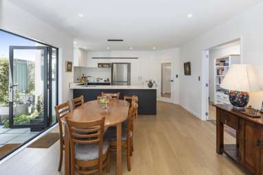 2/6 Lloyd Street_4