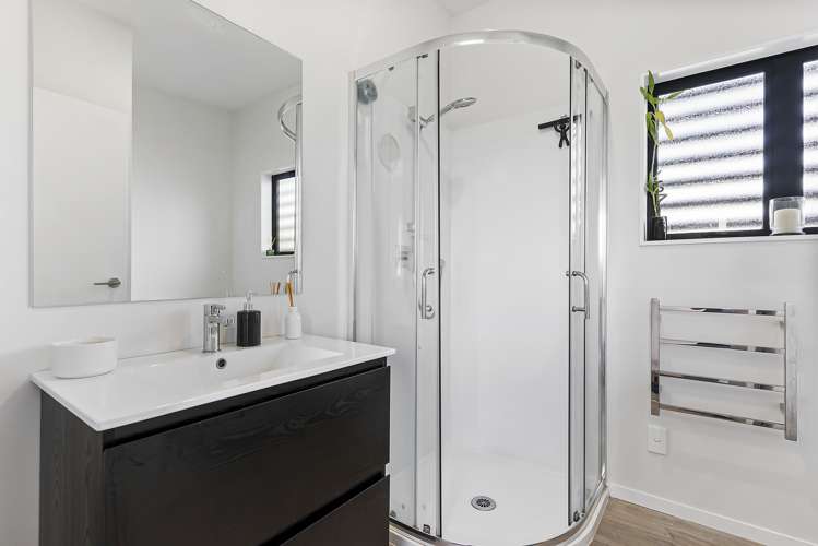 8c Edgar Pearce Place Howick_16