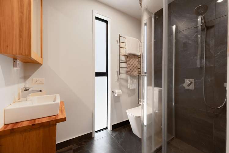 6/2 Matatua Road Raumati Beach_14