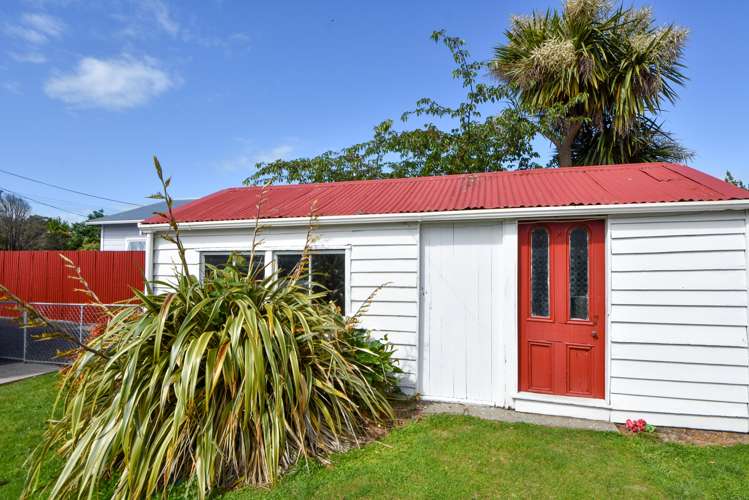 212 High Street South Carterton_17