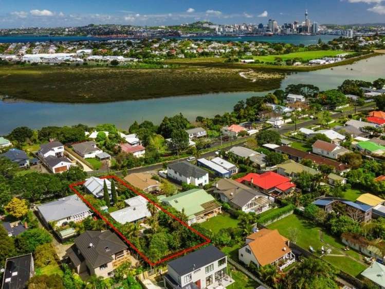 42 Ngataringa Road Devonport_12