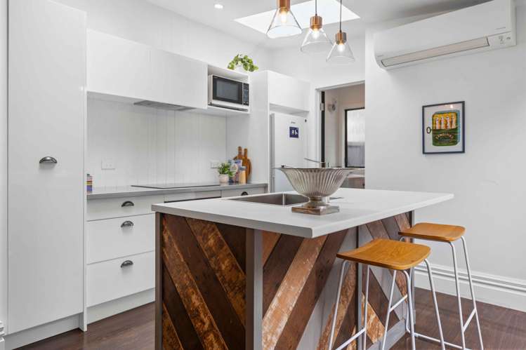 21 Serpentine Avenue_5