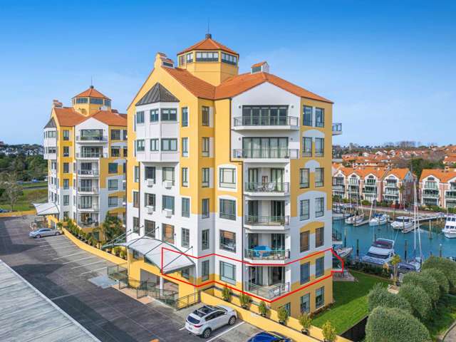 Magical Canal Living: Apartment & Marina Berth