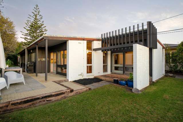 Mid-Century Hillcrest Hideaway