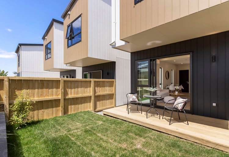 2/155 Te Atatu Road Te Atatu South_1