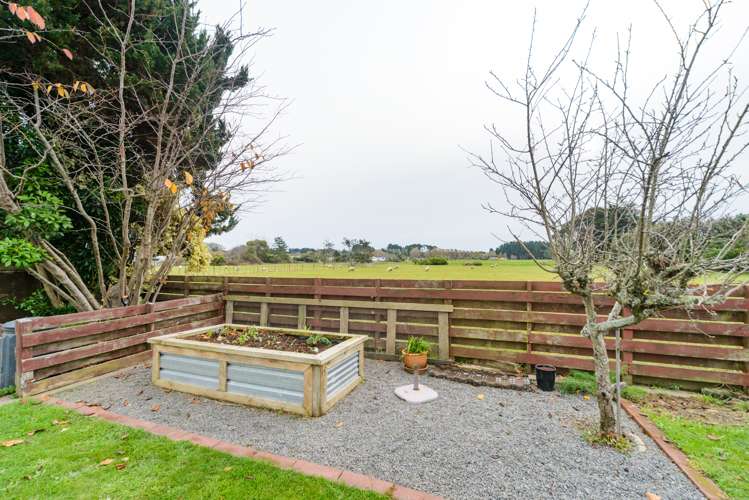 12 Walker Crescent Bulls_14