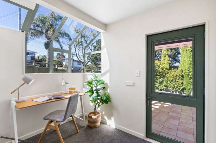 492 Beach Road Murrays Bay_29