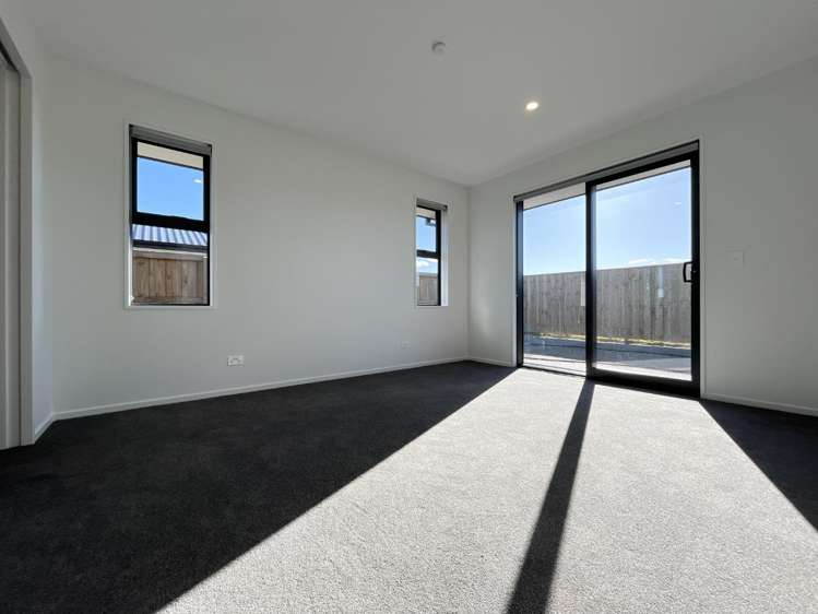 17 Silvergrass Way 11103_12