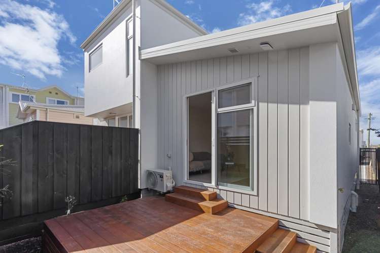 2/16 Oram Avenue New Brighton_8