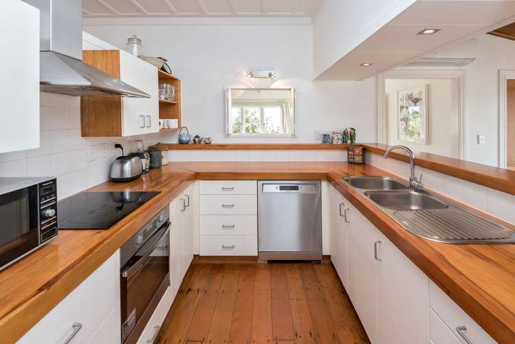 61 Beach Road Mellons Bay_9