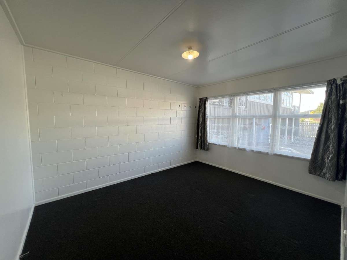 2/160 Kamo Road_2